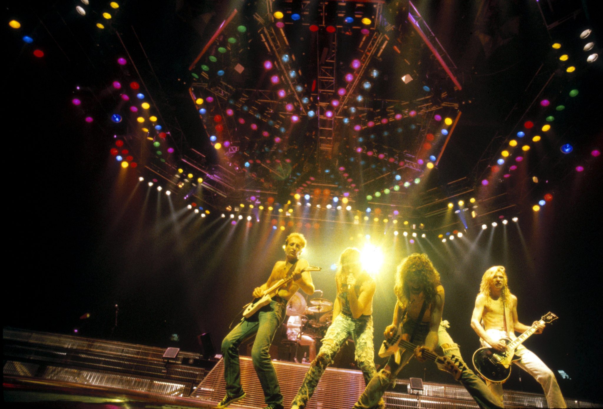 new-in-the-leppard-vault-hysteria-tour-in-the-round-def-leppard